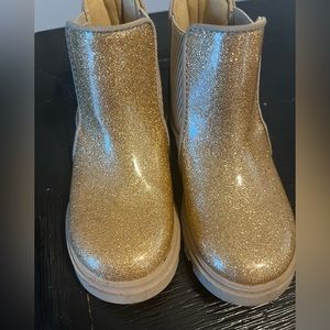 Native live lightly cheetah boots..